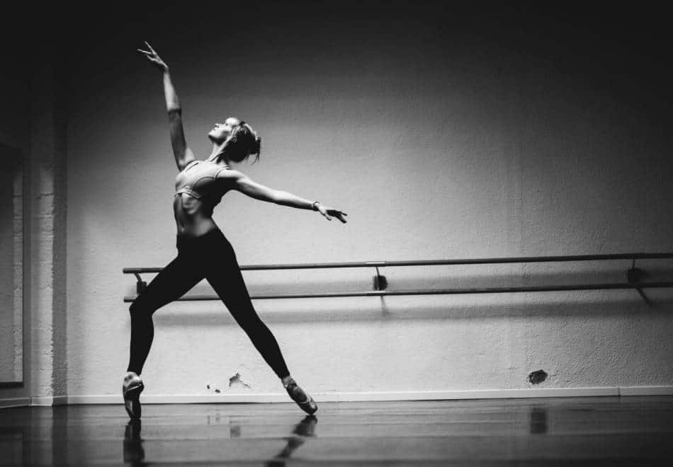 Photo d'une danseuse Fit Ballet en noir et blanc