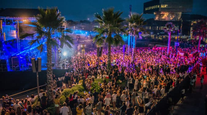 vue sur la scène du concert de Polygone Riviera